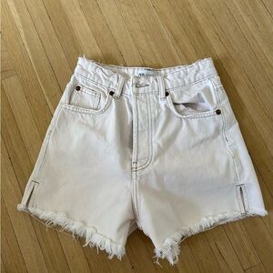 Zara White/pink Jean Shorts with Frayed Hem